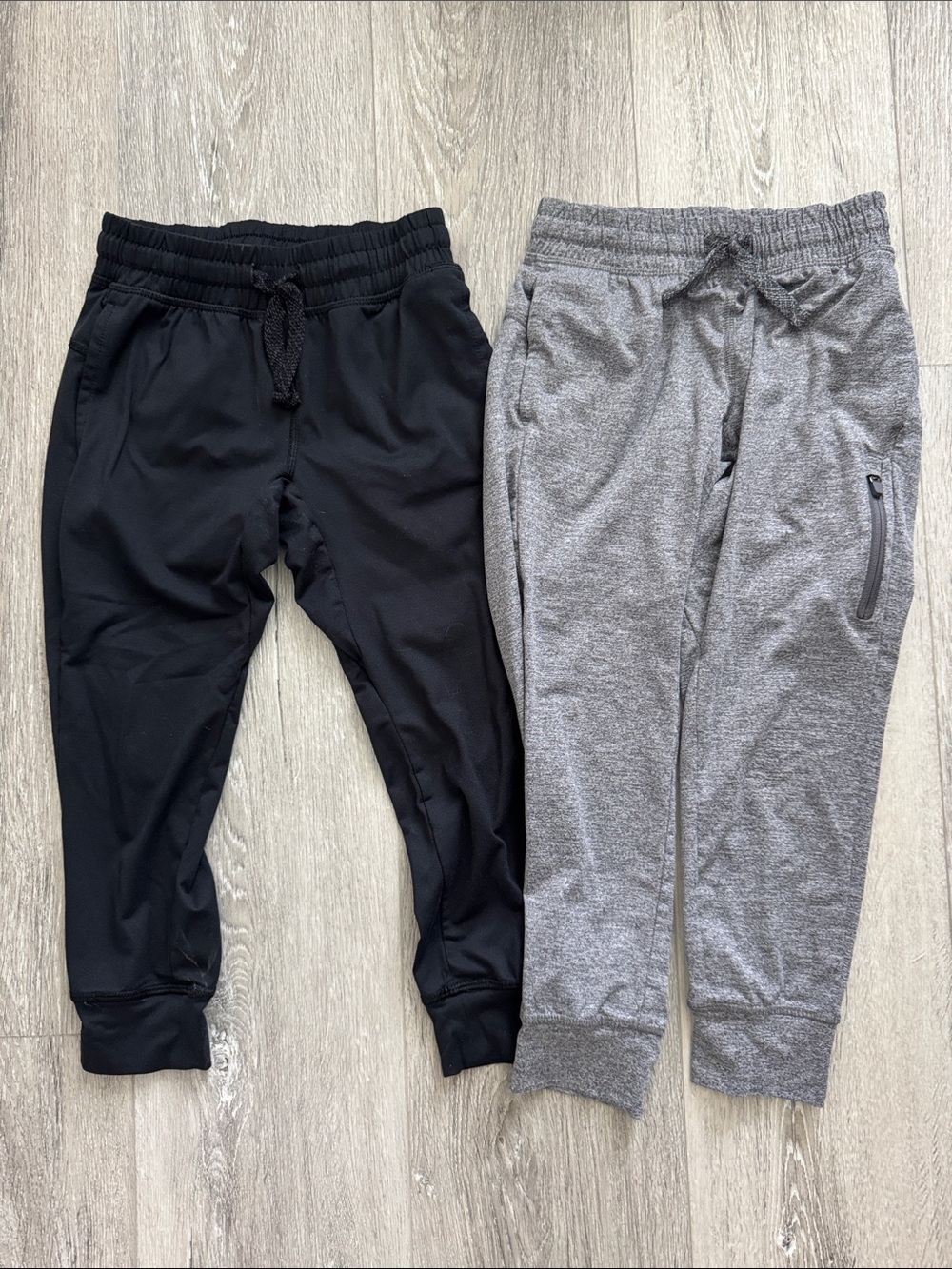 EUC all in motion Set of 2 Black and Gray Boys Joggers Size XS(4/5)